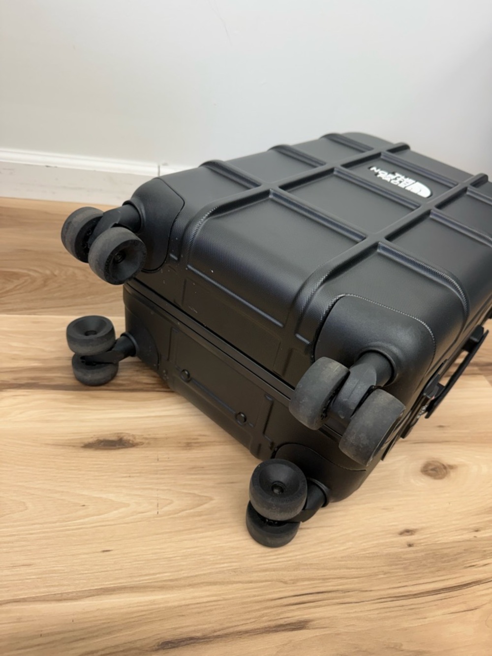 The North Face Hard Shell Carry-On Black Suitcase - Picture 12 of 13
